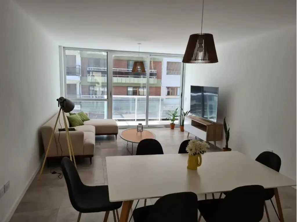 Departamento de 3 ambientes - a la calle - Brown 2600