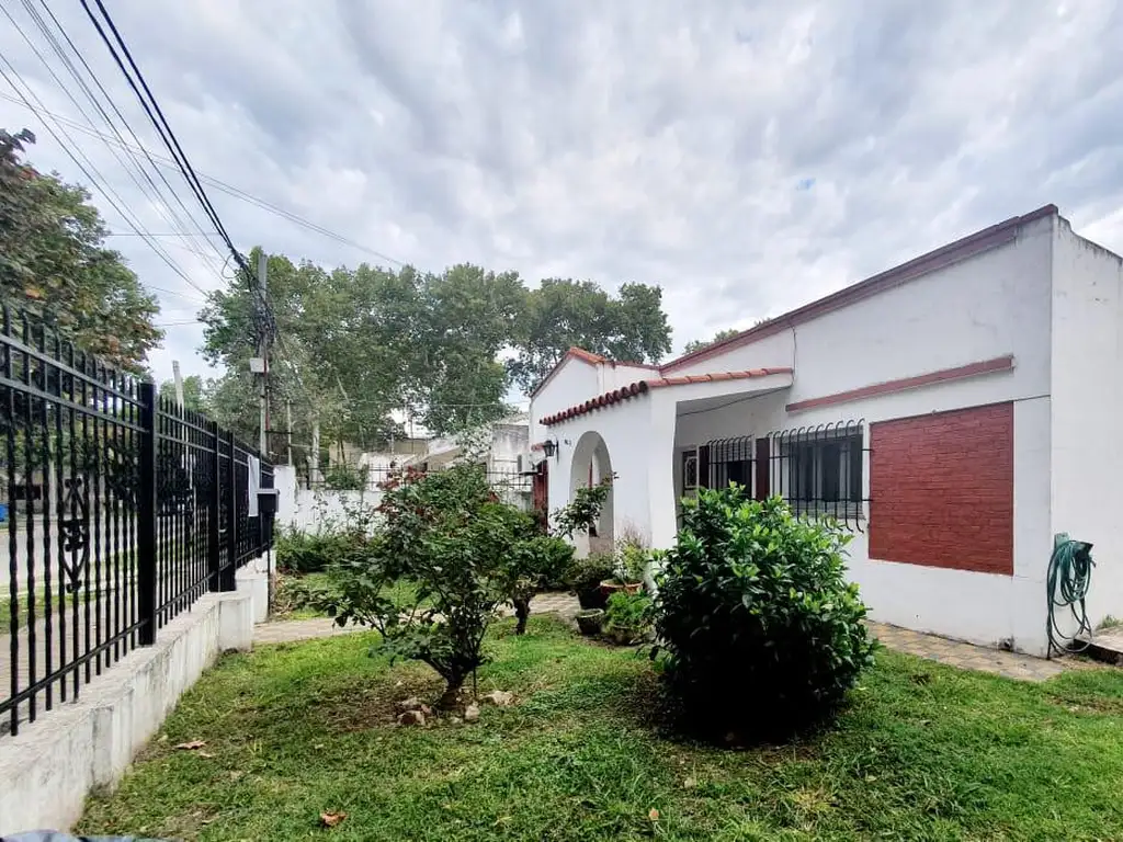 EN VENTA- CASA DE 3 DORMITORIOS - BAIGORRIA