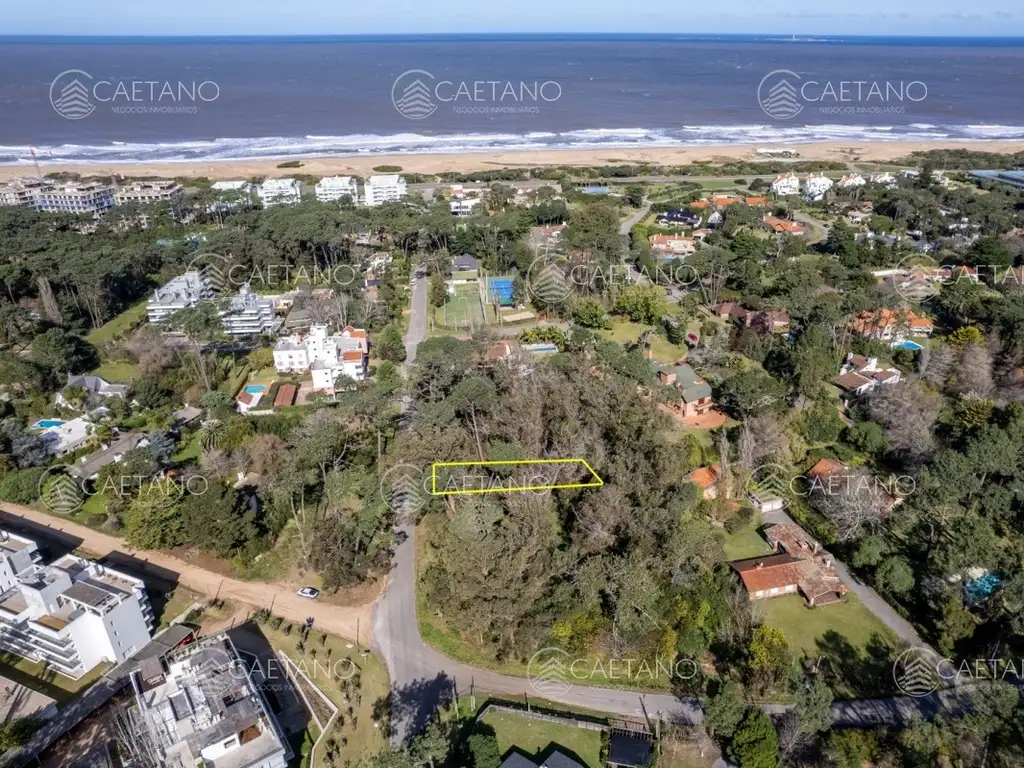 Venta del Lote 828 M2 en Playa Brava