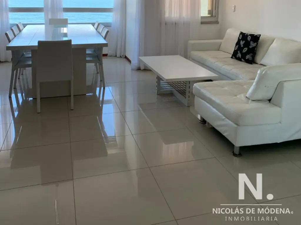 Departamento en venta de 3 dormitorio con excelente vista, Peninsula , Punta del este