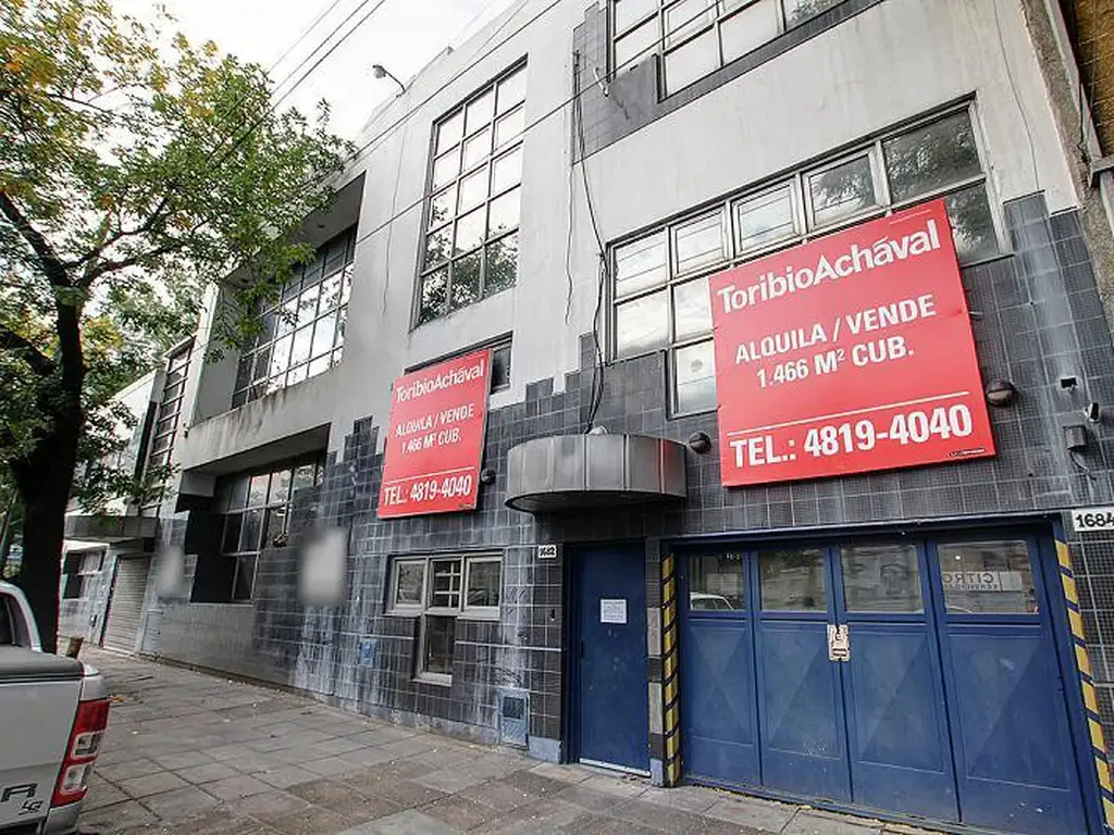 Edificio en block en imporante esquina del barrio de Barracas. 1466 M2 cubiertos. Excelente estado