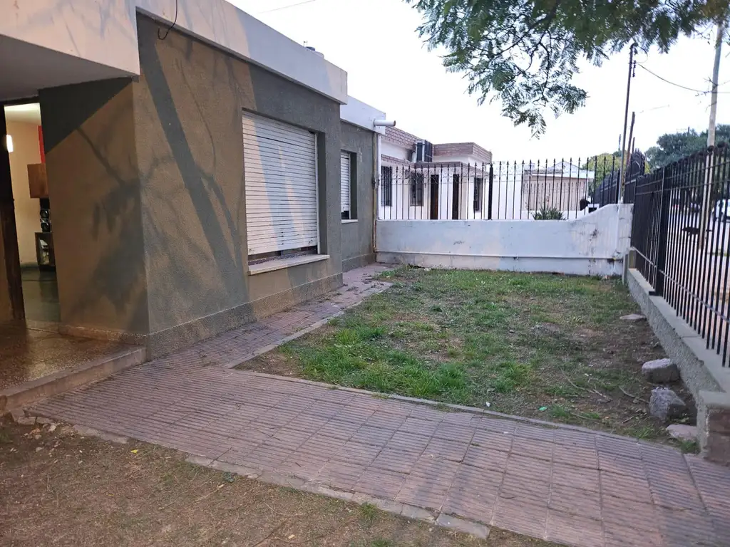 Venta oportunidad casa amplia en Jose I Diaz a metros de la Av 11 de Septiembre Cordoba