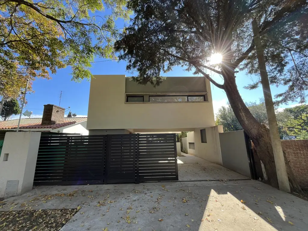 Venta casa de tres dormitorios en Funes, Rosario