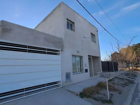 VENTA CASA DUPLEX DE 3 DORMITORIOS - GRAL. ROCA