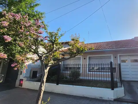 CASA EN VENTA. TEMPERLEY OESTE