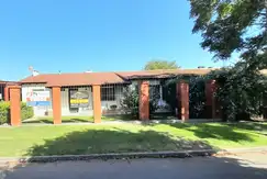 Venta vivienda sobre 650 m² de terreno con pileta y quincho (excelente estado)