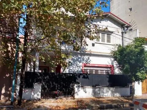 MUY LINDO CHALET EN LA MEJOR ZONA DE VICENTE LOPEZ