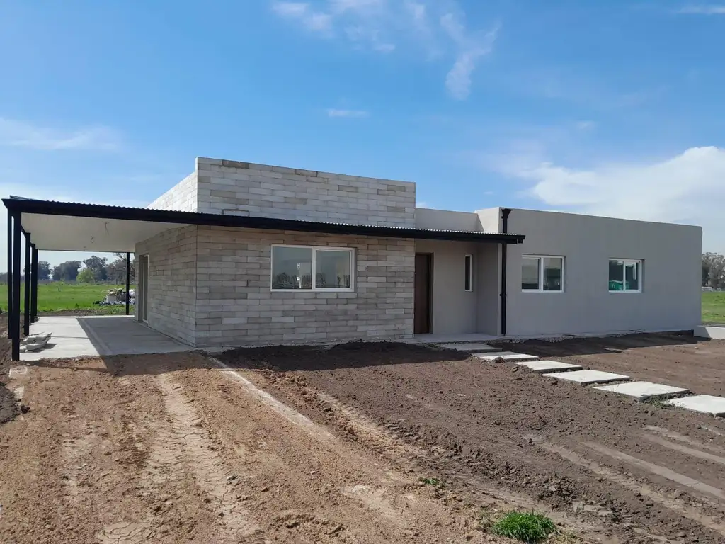 CASA EN VENTA A ESTRENAR BARRIO VILLA DE CAMPO TRES PINOS GENERAL RODRIGUEZ