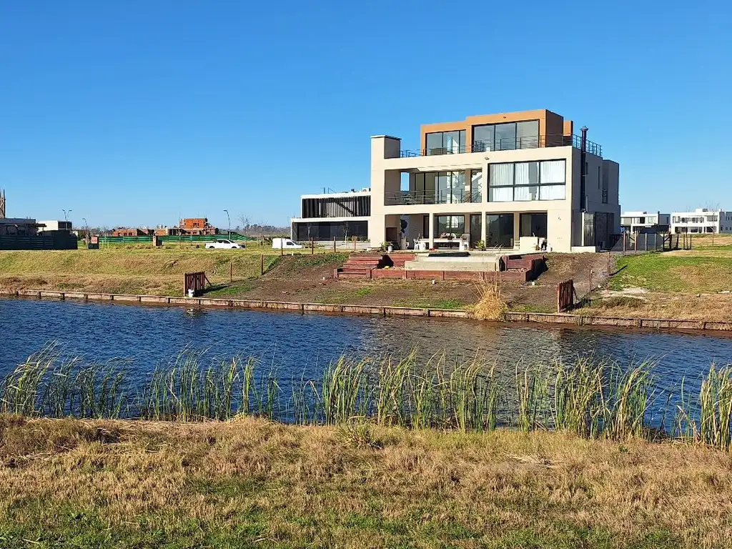 VENTA LOTE AL LAGO CENTRAL EN PUERTOS, COSTAS