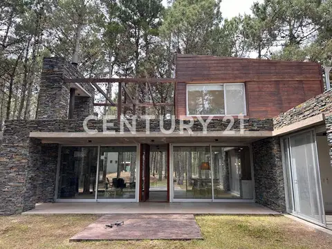 Casa de 4 ambientes en alquiler - Barrio Cerrado Villa Roble