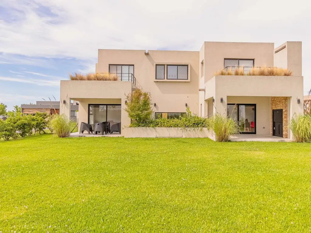 ALQUILER HERMOSA CASA PUERTOS DEL LAGO Bº ACACIAS