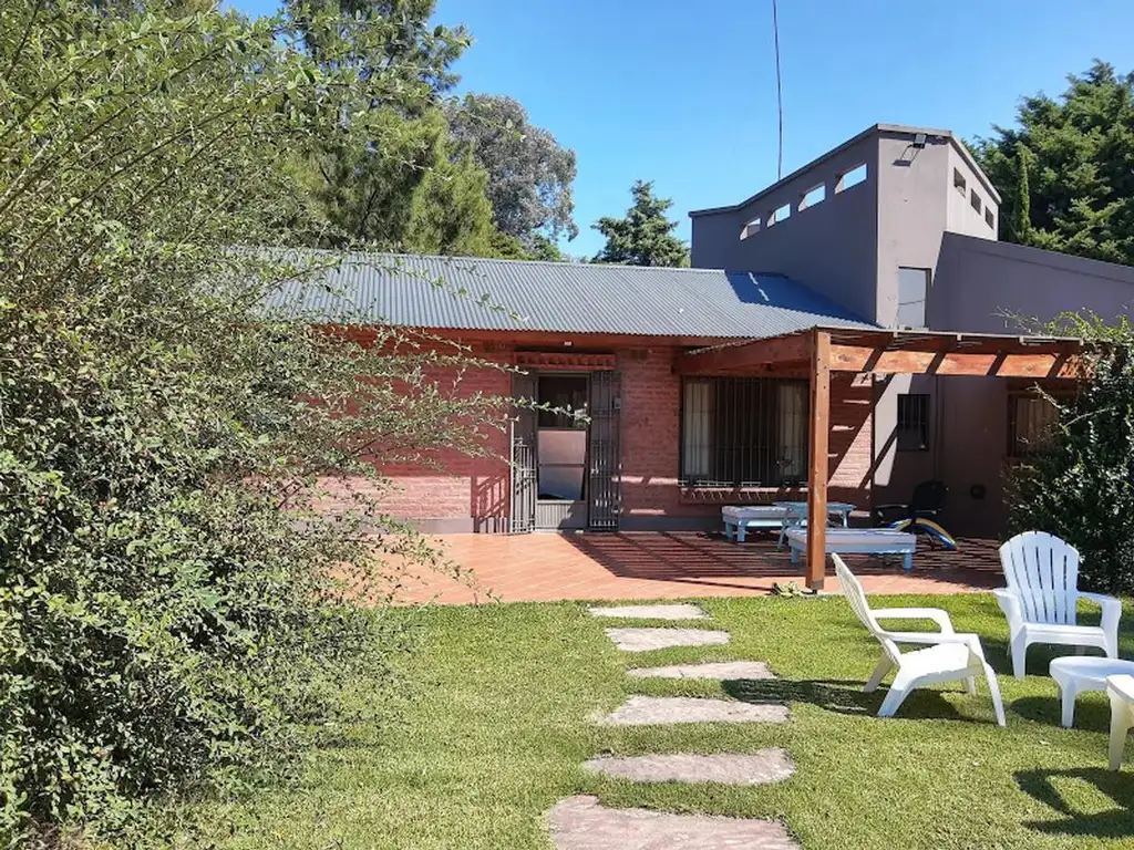 Casa en venta - 3 Dormitorios 2 Baños 2 Cocheras - 4392 mts2 - Abasto