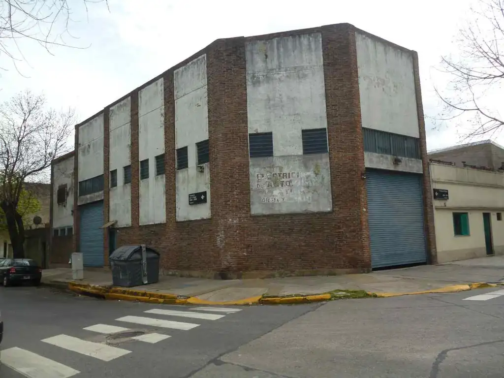 Galpón/Depósito dos plantas. Distrito Tecnológico.