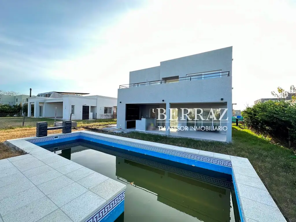 Casa  en Venta en Santa Guadalupe, Pilar del Este, Pilar