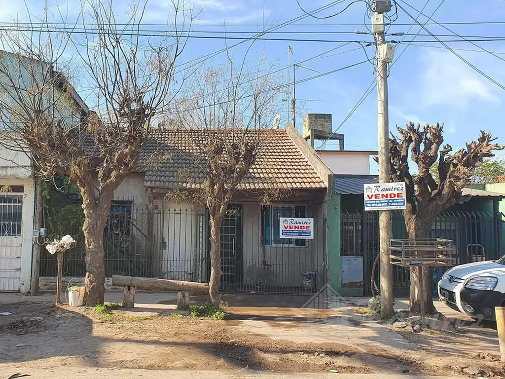 Local y Departamentos casa En Venta - Moreno