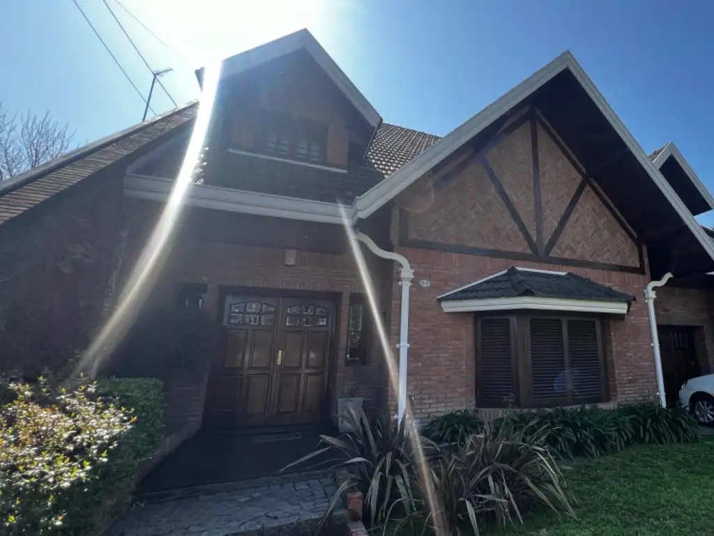 Venta casa chalet Adrogué pileta parque quincho apto crédito