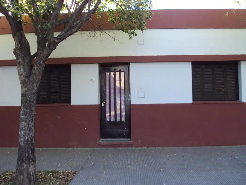 Venta Casa Lugar Centrico.Cerca Escuela Nacional.Servicios -