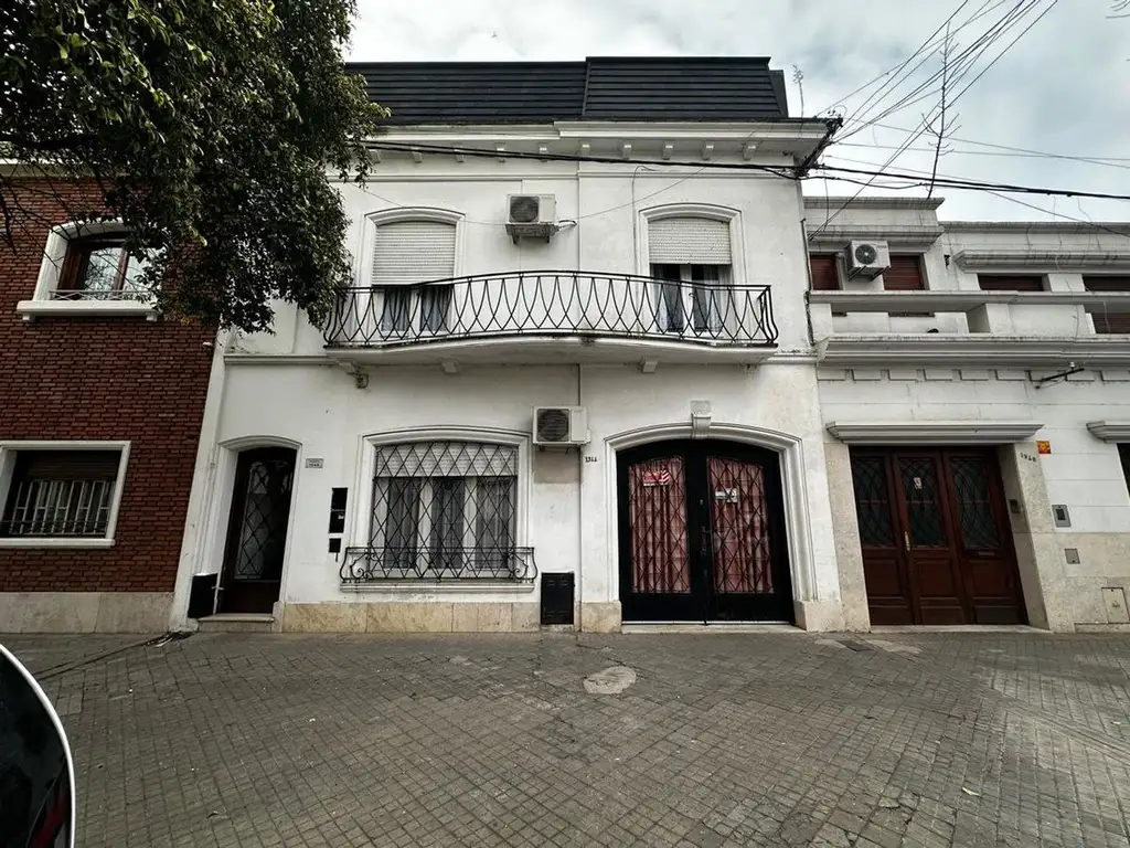 CASA EN VENTA PLANTA ALTA 3 DORMITORIOS B. ABASTO