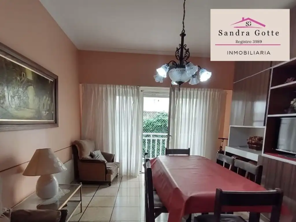 VENTA. Departamento de 4 ambientes con dependencia de servicio. Mar del Plata