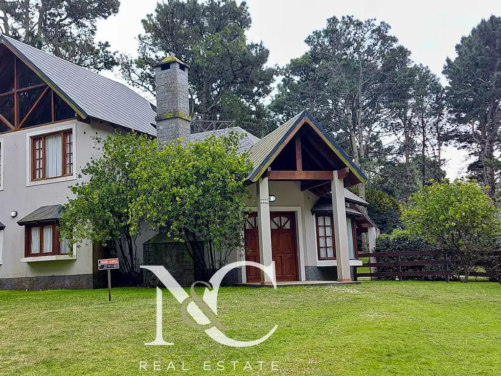 Casa en alquiler para 11 pax CARILO, con piscina