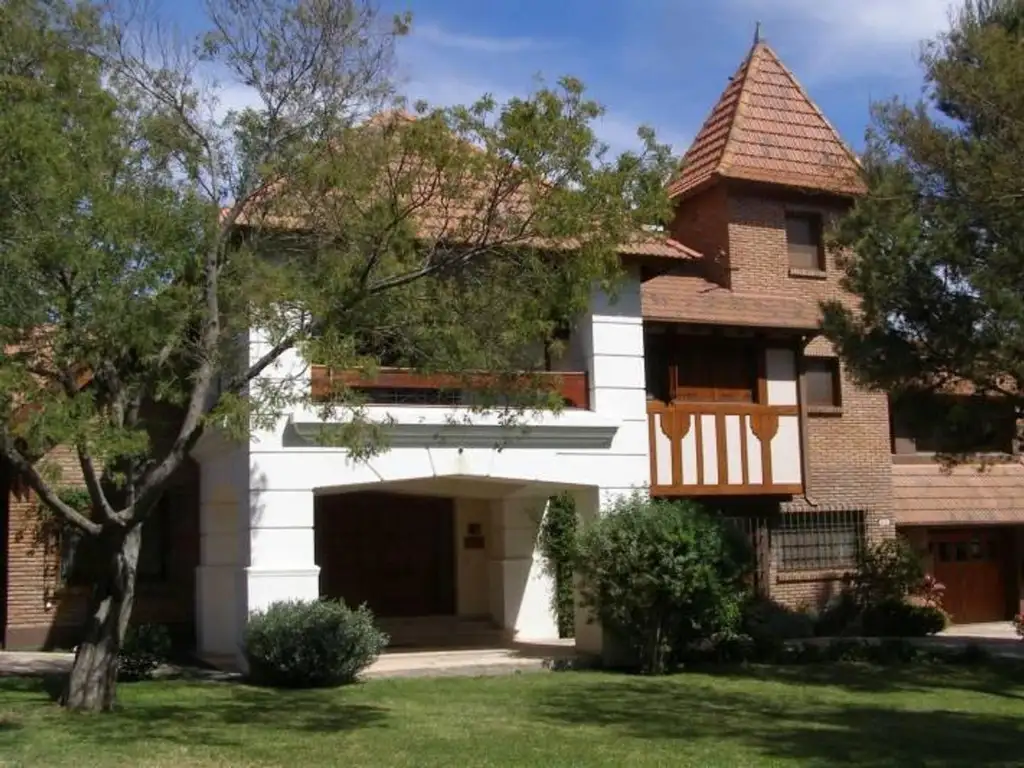 Emblemática residencia en Country Chumamaya