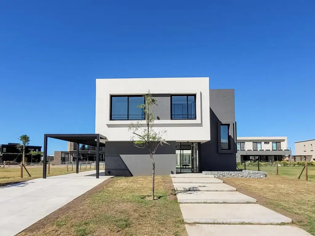 Casa a la venta con pileta en Riberas, Puertos, Escobar.