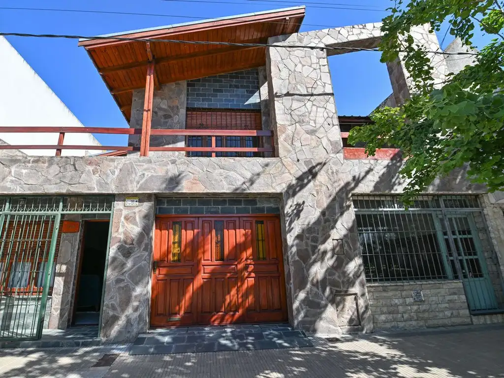 CASA 3 DORMITORIOS , EN BARRIO CENTRO III