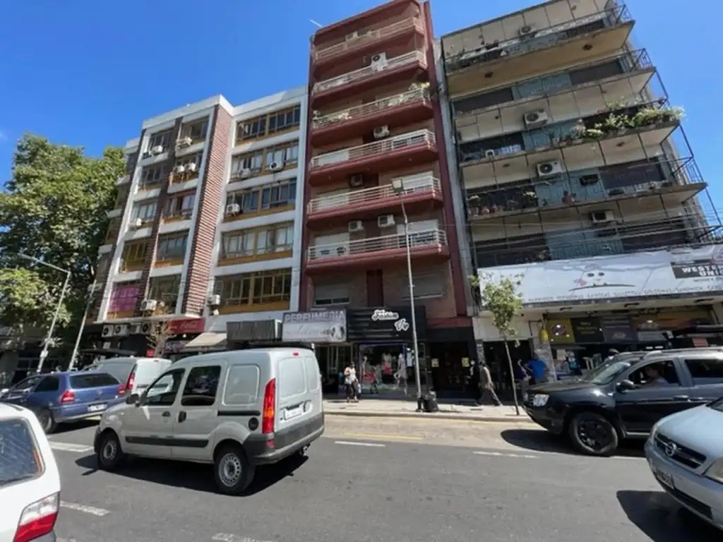 EN VENTA S.MARTIN LOCAL  IDEAL INVERSIONISTA C/ RENTA .- CON