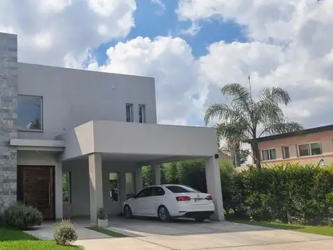 HERMOSA CASA EN WESTON