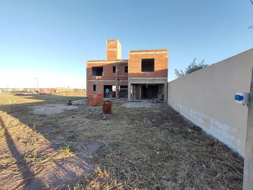 VENTA CASA EN DOCTA  3 DORMI360M2 TERRENO -ETAPA 4