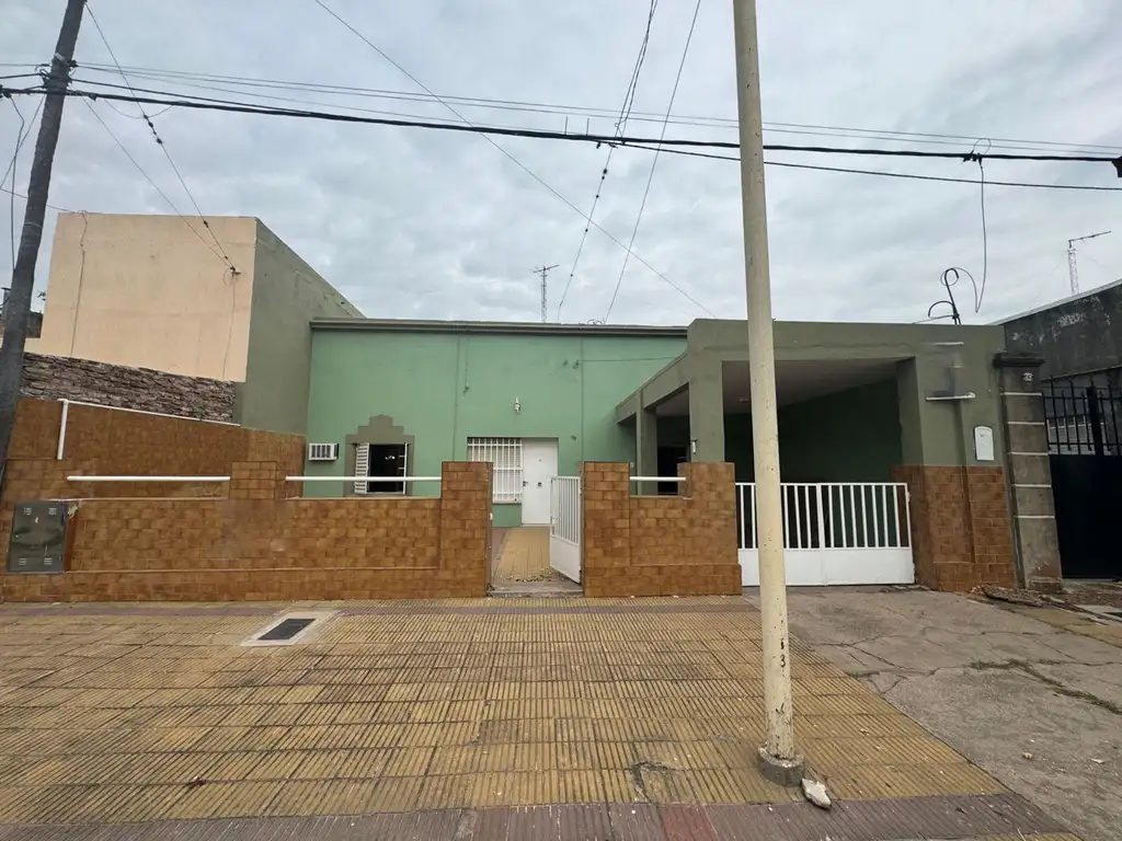 CASA EN VENTA EN PERGAMINO CON PATIO