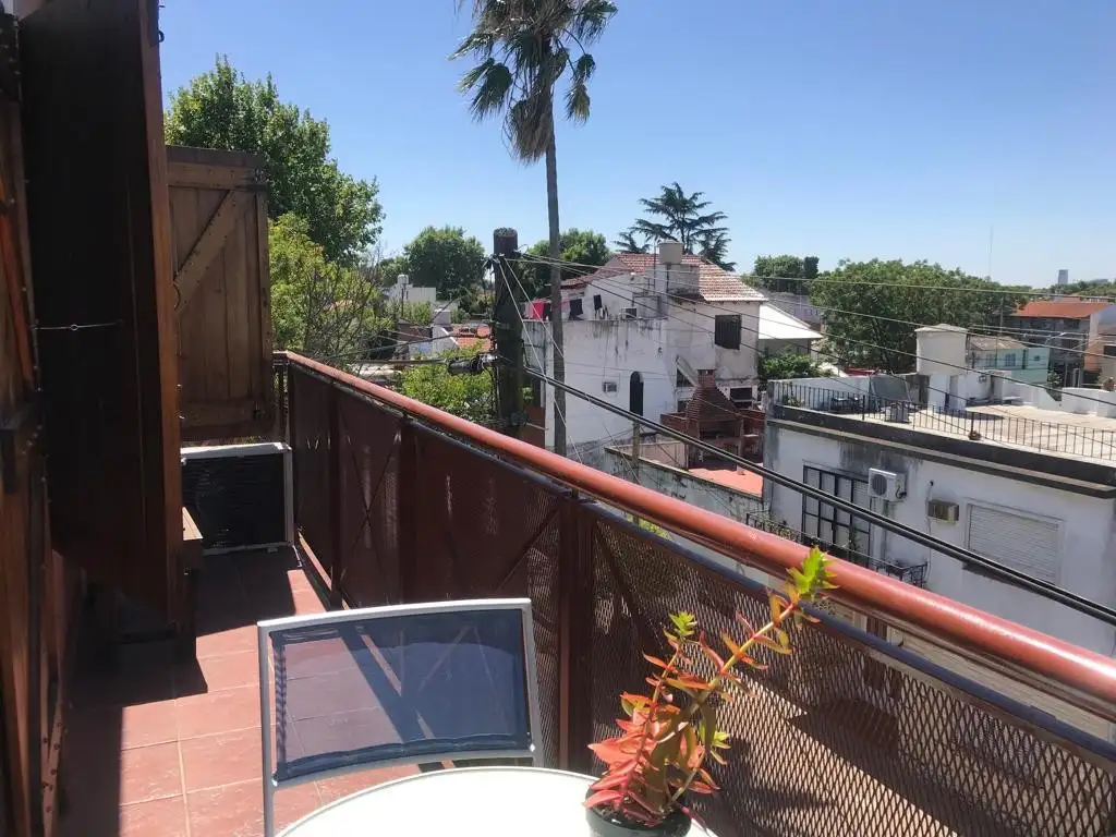 EXCELENTE DEPTO DE 2 AMB  MUY SIMPATICO CON UN GRAN BALCON Y TERRAZA  2 PISO X ESCALERA