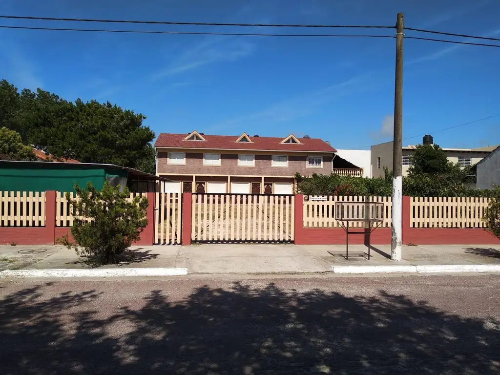 Casa en venta - 3 Dormitorios 3 Baños - 935Mts2 - San Clemente del Tuyú