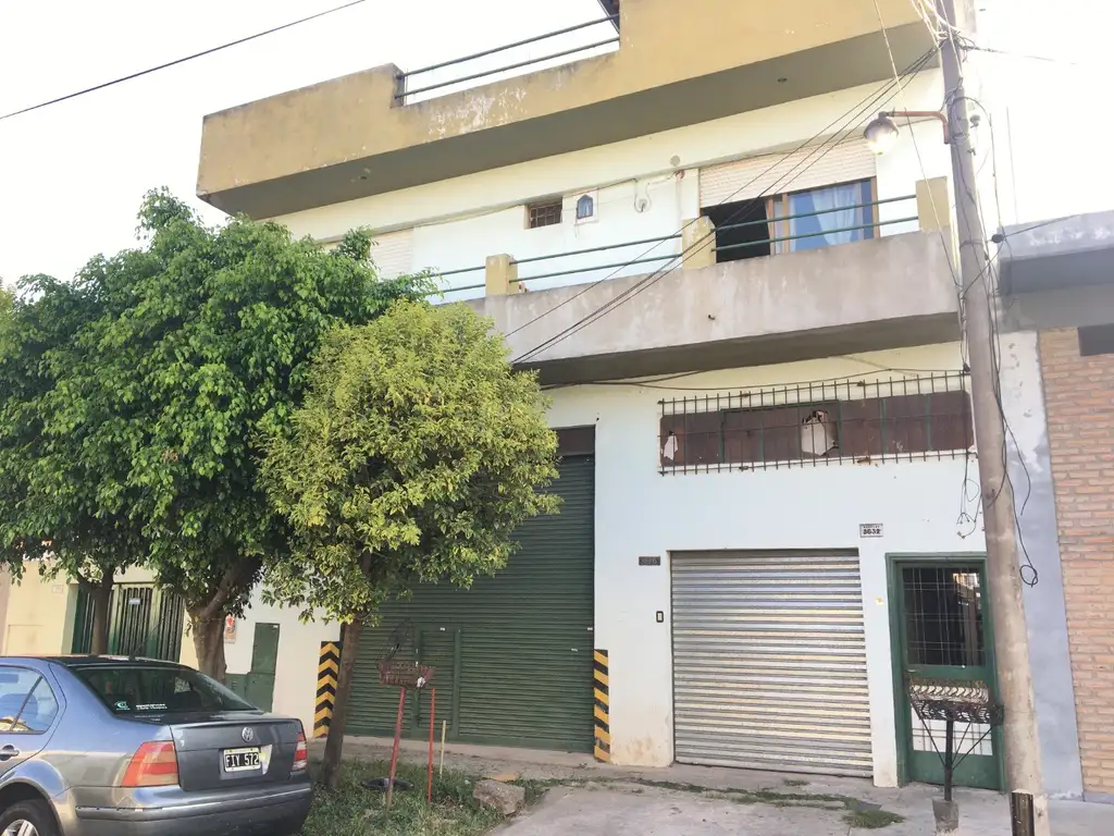 Venta en block. Galpón con dos departamentos