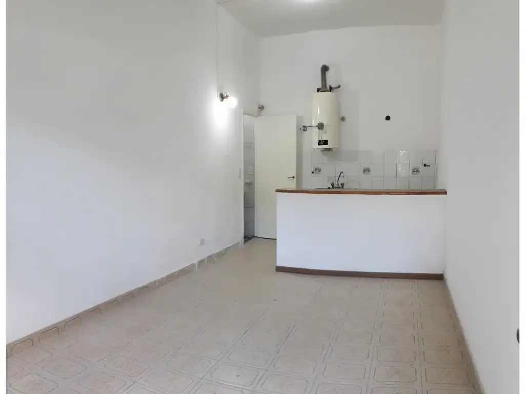 ¡MONOAMBIENTE TOTALMENTE INDEPENDIENTE EN VENTA EN RAMOS MEJIA SUR! Sobre Ancaste al 1.300