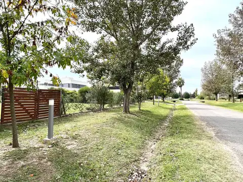 TERRENO VENTA 878 M2 BARRIO CERRADO PUERTO ROLDAN