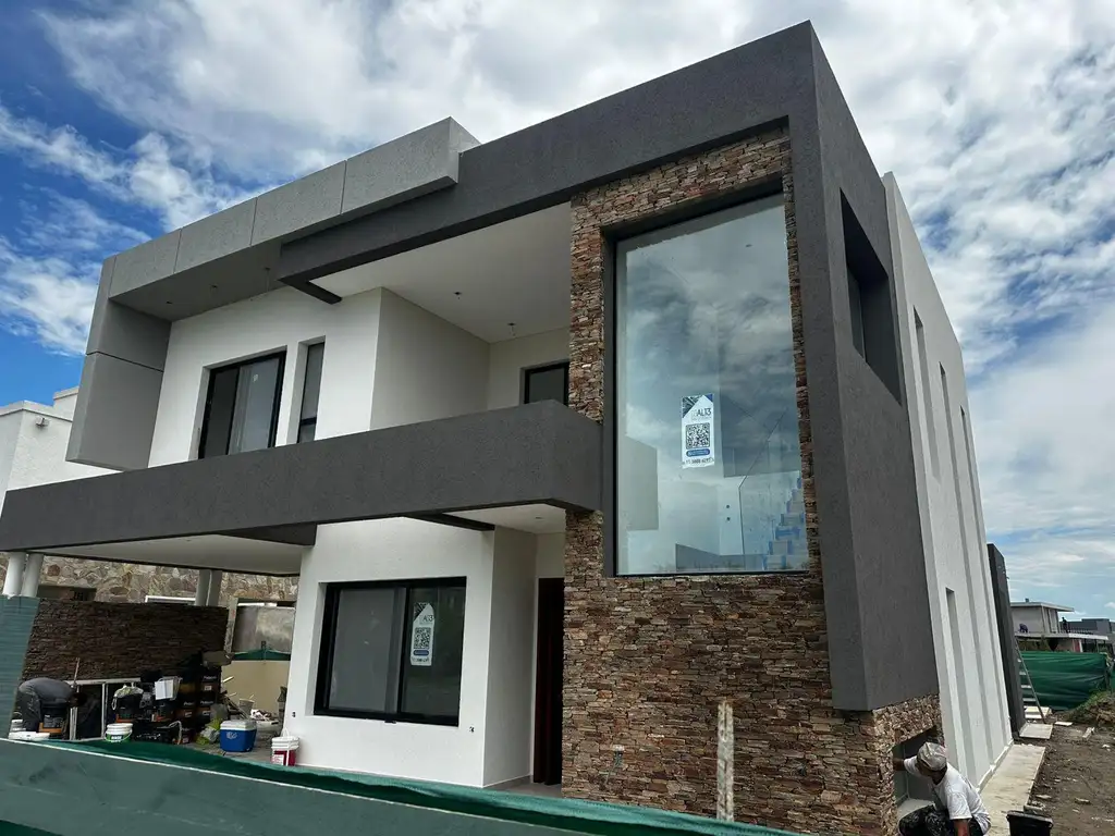 Casa en  Barrio Ceibos en Puertos del Lago