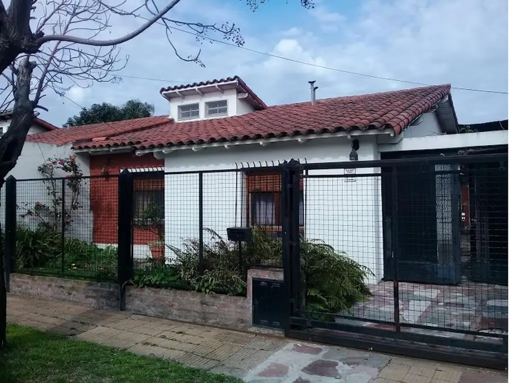 Chalet 4 ambientes Barrio Aeronáutico en Venta