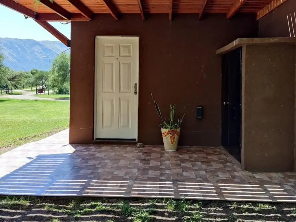 Casa en venta en Los Molles con jardín y vista a las sierras