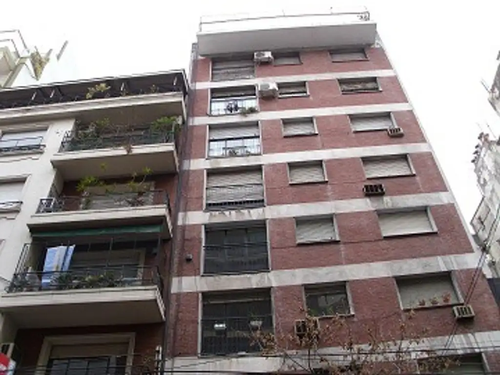 Departamento de 3 ambientes con balcón terraza al frente