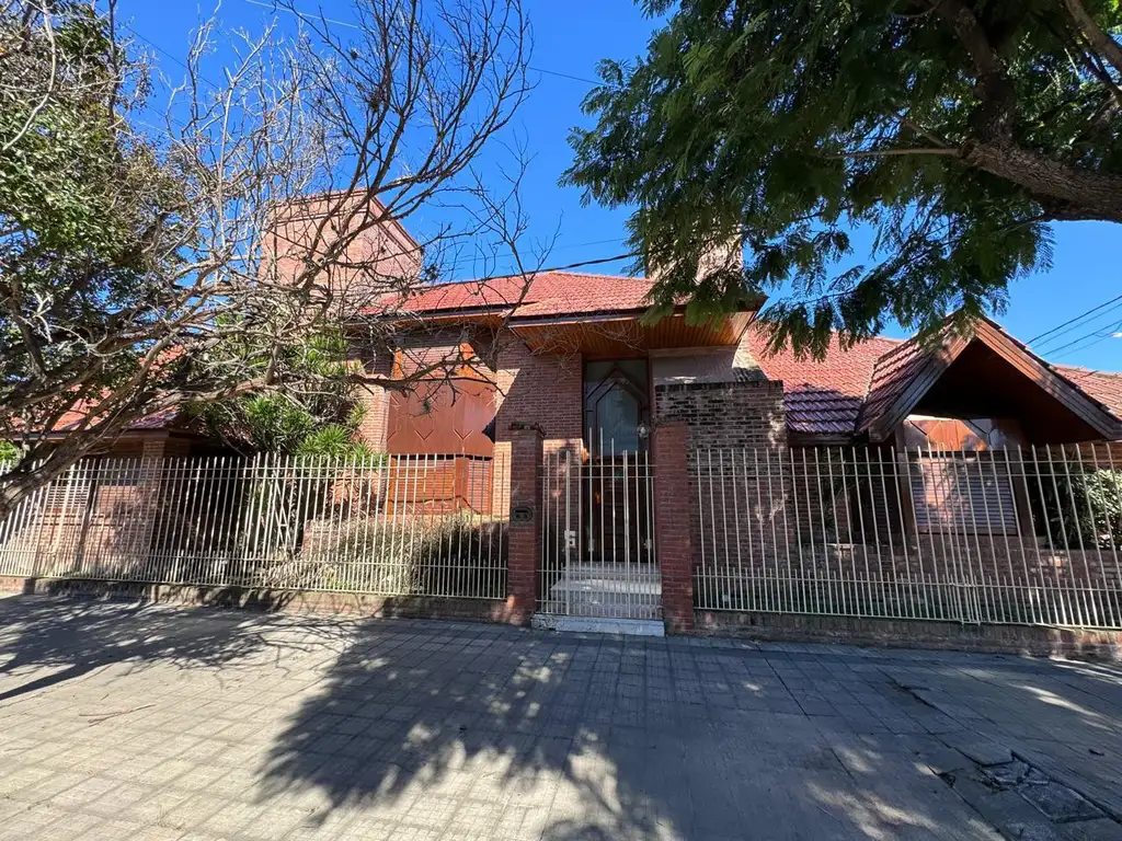 Casa en Venta en La Plata - Dacal Bienes Raíces