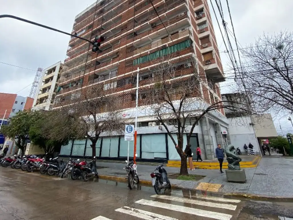 Departamento en venta de 3 dormitorios. Juan B. Justo 130. Edificio "Italia".