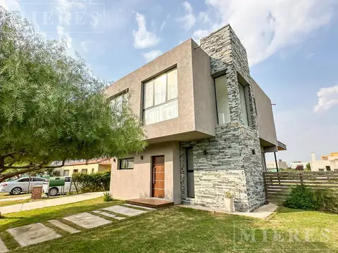 Casa en alquiler temporario en San Ramiro, Pilar del Este