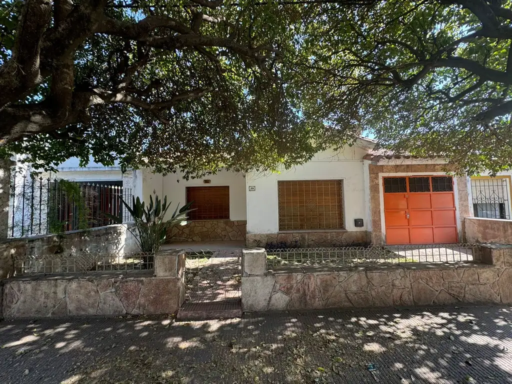 CASA 3 DORMITORIOS EN UNA PLANTA - LOS NARANJOS