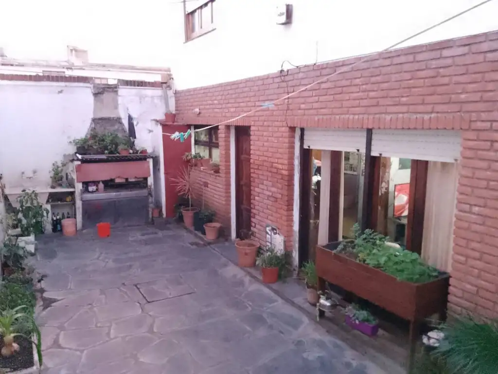 Casa de 4 ambientes con galpón en Barrio Las avenidas ID 679