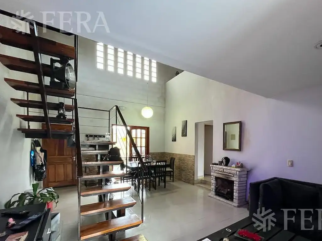 Venta PH 4 ambientes con balcón y patio en Wilde