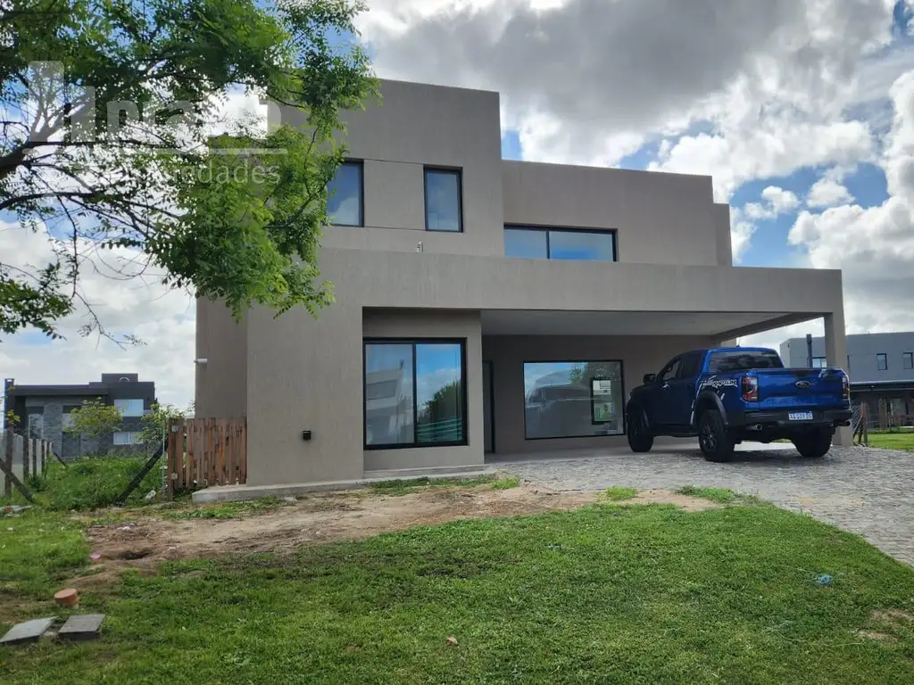 Casa a la venta de 3 dormitorios en Puertos del lago Barrio Acacias