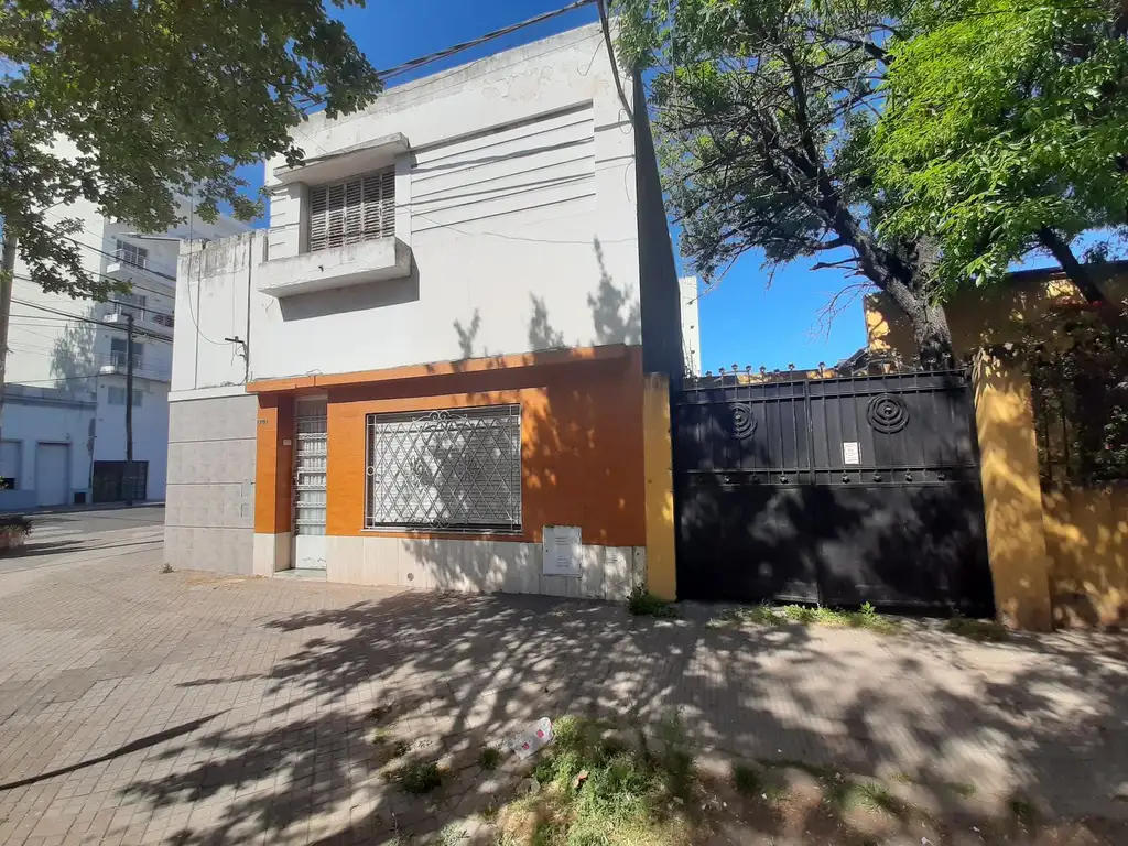 Carriego al 1200 - Venta de Casa 2 dormitorios en Barrio Azcuenaga - Rosario