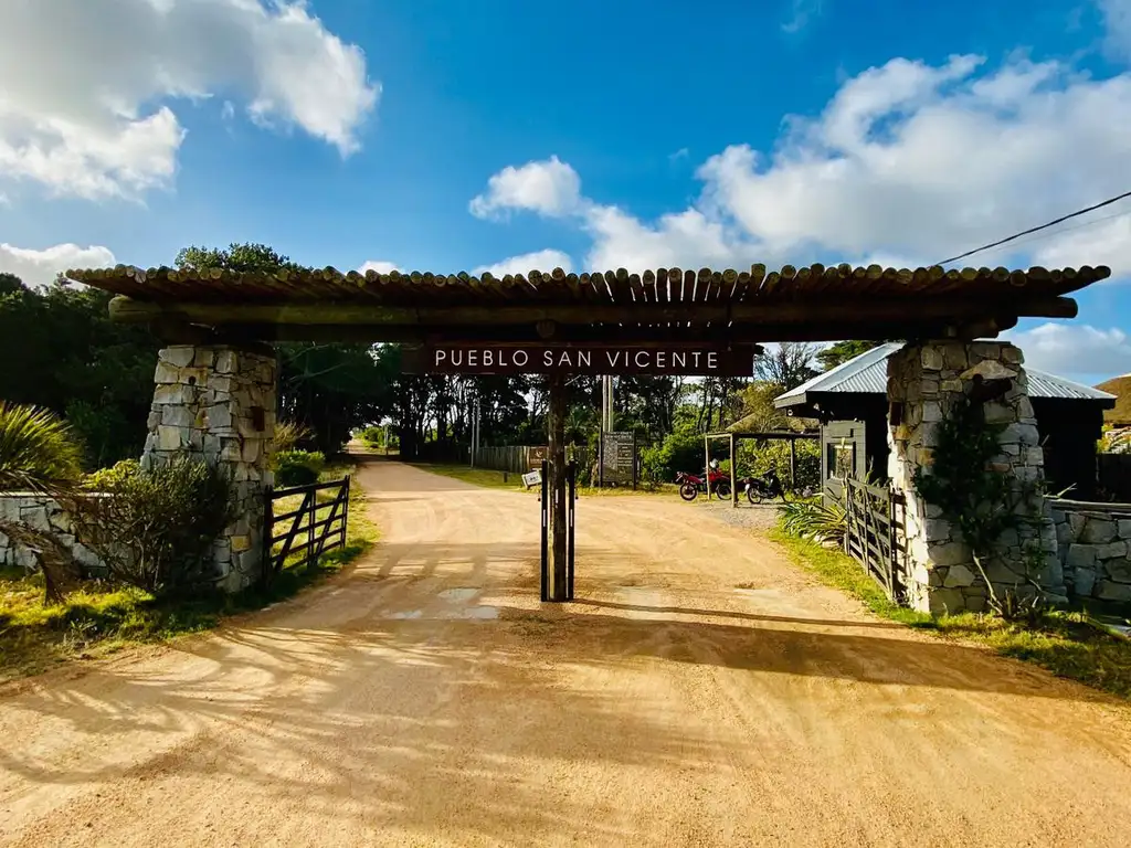 Terreno de 750m² a metros del mar en Punta del Este, sobre ruta 10