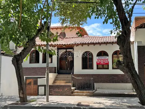 CASA. EXCELENTE UBICACIÓN